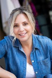 Courtney Constantine's Instagram, Twitter & Facebook