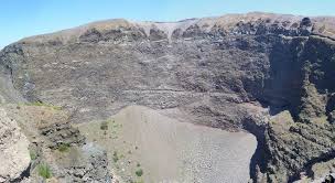 Explosionen förderten viel vulkanasche und es wurden kleine pyroklastische ströme generiert und lavaströme entstanden. Smart Travel Travel Guide Application