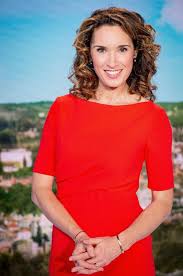 Elle a cependant vu sa part d'audience divisée par plus de deux en quarante ans à cause de la multiplication des chaînes. Television Jour J Pour Marie Sophie Lacarrau Qui Prend Les Renes Du Jt De 13 Heures De Tf1