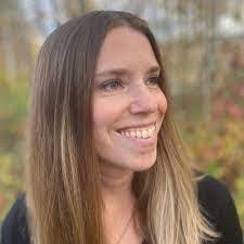 Aimee Morrow's Instagram, Twitter & Facebook