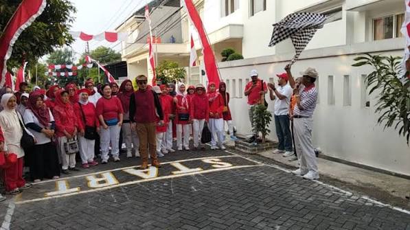 Sambut HUT ke-81 RI, Warga RW X Pedalangan Semarang Gotong Royong Siapkan Taman Olahraga Terpadu