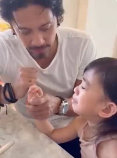 ALWAYS A DADDY'S GIRL 💞 Actor Jhong Hilario shared on Instagram a touching  moment with his five-year-old daughter, Sarina, who was seen crying as he  prepared to leave for work. “Ang hirap