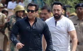 Salman Khan S Bodyguard Shera S Salary Is Way More Than You Can Imagine Salman khan's shera shares his experience safeguarding justin bieber during his tour in mumbai, india for his purpose tour india concert. salman khan s bodyguard shera s salary