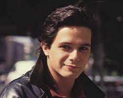 Alejandro sánchez pizarro, better known as alejandro sanz (spanish pronunciation: Alejandro Sanz El Fenomeno Fan De Los 90 Es El Nuevo Rey De La Television Corazon Partio