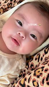 Cute baby photo and reactions from friends