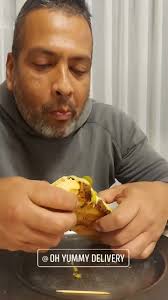 Aquí un testimonio elocuente de un cliente, probando el Sándwich de Ropa  Vieja. 😄😄, 👉🏻 www.ohyummy.pe 👈🏻