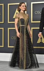 Scroll on for the totally relatable reason. Natalie Portman Wears Cape With Names Of Unrecognized Female Directors At The 2020 Oscars Natalie Portman Style Fancy Outfits Style For Short Women