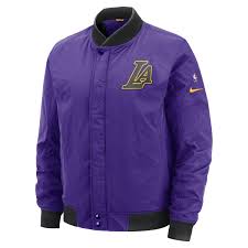 El chándal nike para hombre de los angeles lakers nike está inspirado en chándals de baloncesto arrugados de la época. Nike Los Angeles Lakers Courtside Nba Jacket In Purple For Men Lyst