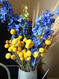 It's petite and light and the color is perfect. Pack Of 10 Dried Billy Buttons Craspedia In Natural Yellow Flower Bouquet Wedding Billy Buttons Diy Wedding Flowers