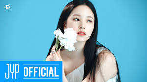 Итальянская дива mina — яркий пример того, что доминирующее положение в карьере певицы легко занять, обладая широким диапазоном и ловким владением голосом. Twice Mina X Harper S Bazaar Behind The Scenes Youtube