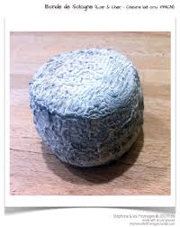 La Bonde De Sologne Est Un Fromage Au Lait Cru De Chevre Produit Dans Le Centre De La France Ce Fromage Lactique Pe Fromage Fromage Cheese Fromage Au Lait Cru