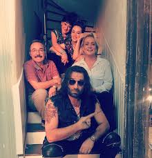 Aile arasında aile arasında izle , 2017 türkiye 7.8 filmi yerli film yüksek kalite aile arasında aile arasında full hd 1080p izle 21 yıllık ilişkileri aynı gün noktalanan nevrotik fikret ile müzikhol. Engin Gunaydin Gulse Birsel Ve Demet Evgar Uclusunden Harika Bir Komedi Geliyor Aile Arasinda