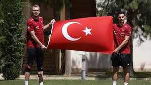 Kariyer sayfasında kaan ayhan isimli futbolcunun sezon bazında takımının yer almış olduğu turnuvalardaki maç, gol, asist, sarı kart, kırmızı kart, oyuna girme, oyundan alınma, ilk onbirde. Milli Futbolcular Mert Gunok Ve Kaan Ayhan Euro 2020 De Basaridan Emin Durust Haber
