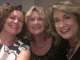 PHOTOS: Hundreds of former Queen Elizabeth 2 colleagues team up for glitzy  reunion