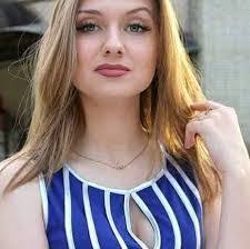 Anna Torres's Instagram, Twitter & Facebook