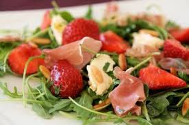 Recette De Salade De Roquette Aux Fraises Vinaigrette Au Miel Recette Salade Roquette Recette Salade Salade