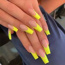 Il permet de faire adhérer les autres gels sur l'ongle. 23 Ongles Et Idees Jaune Fluo Pour L Ete 2020 Blog Des Femmes
