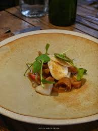 Sejour A Lille Mon Coup De Cœur Pour Le Restaurant Bloempot Plat Vegetarien Pommes De Terre Bleues Eau De Fruits