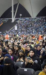 أنا أحب الرياض، والتي مع ظهور تلك الكلمات، ضج استاد الملك فهد الدولي بهتافات. Ø¥Ù‚Ø¨Ø§Ù„ Ø¬Ù†ÙˆÙ†ÙŠ Bts Ø§Ù„ÙƒÙˆØ±ÙŠØ© Ø´Ø¹Ø¨ÙŠØ© Ø·Ø§ØºÙŠØ© Ø£Ø®Ø¨Ø§Ø± Ø§Ù„Ø³Ø¹ÙˆØ¯ÙŠØ© ØµØ­ÙŠÙØ© Ø¹ÙƒØ§Ø¸