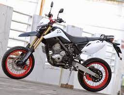 Dibawah ini kurang lebih ada 15 gambar modifikasi kawasaki klx 150 dan juga motor kawasaki d'tracker 150 yang mungkin bisa menjadi inspirasi anda dalam melakukan perubahaan pada motornya. Foto Modifikasi Motor Klx 150 S Trail Motorrad