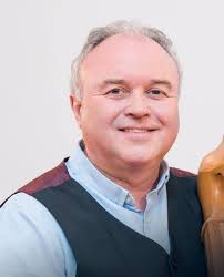 Cofnodi taith liwgar a chythryblus Dafydd Roberts mewn llyfr