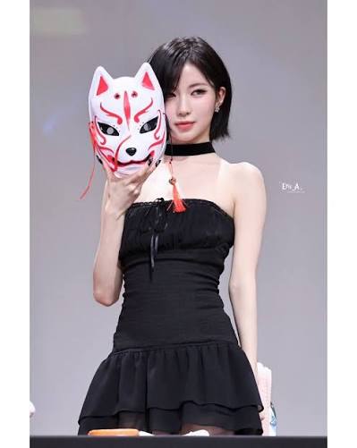 베이비몬스터 아사의 팬 사인회 속 미니 드레스 정보! ✔️Celeb: BABYMONSTER 베이비몬스터 아사 ✔️Brand: Reise  Miya ✔️Item: FAIRY SHASHA MINI DRESS [BLACK] ✔️Media: 팬 사인회 #babymonster  #babymonsterfashion #babymonsterasa #asa #asafashion ...