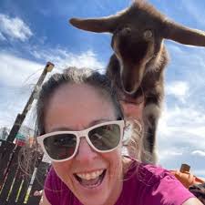 Caroline Toppazzini (@cazzascott)