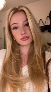 Laura Randle's Instagram, Twitter & Facebook