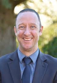 Paulette Leach's Instagram, Twitter & Facebook