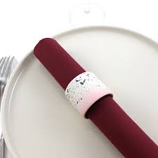 Des ronds de serviettes aux formes élégantes pour une table personnalisée. Rond De Serviette En Pate Polymere Perles Co