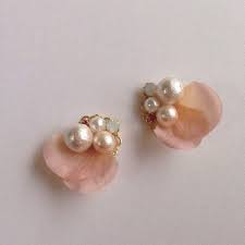 再再再入荷 ビジュー コットンパール 薔薇花びらピアス イヤリング変更可 handmade jewelry beaded jewelry jewelry inspiration
