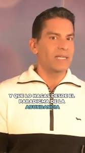 Que vivan los novios !!!🎉🎉🎉❤❤❤ Crashing a Balinese wedding. Indiana  Jones en la Isla de los Dioses 🤪 🤣🤣🤣 @ Bali, Indonesia