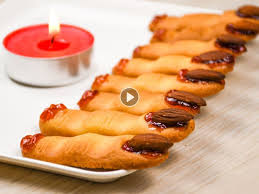 Doigts De Sorcieres Faciles Et Rapides Pour Halloween Recette Haloween Recette Halloween Facile Repas Halloween Facile