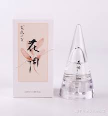 特别的礼物 母亲节快到了，小明想送一件特别的礼物给妈妈。 他走进礼物店，被一个玻璃瓶吸引住了。这个玻璃瓶是完全封闭的，里面装满了水，一条指甲盖大小的鱼正在水里游着。 小明好奇地问老板：这只瓶子连一条缝隙也没有，鱼是怎么进去的呢？ 老板回答：现 400å…ƒä»¥å†…é€‚åˆé€å¥³æœ‹å‹çš„10ä¸ªèµ°å¿ƒç¤¼ç‰© çŸ¥ä¹Ž
