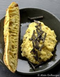 œufs Brouilles A La Truffe Pour 4 Personnes Recettes Elle A Table Recette Truffe Recette Recette Recette Oeuf