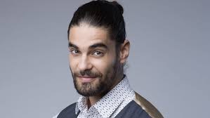 Háromszoros világbajnok darts-legendával, Michael van Gerwennel méri össze  tudását Freddie