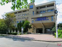 Fetele de aici sunt destul de greu de deosebit de rockerii pletosi si nebarbieriti care mai umbla prin facultate. Facultatea De ElectrotehnicÄƒ IaÈ™i Mapio Net