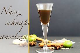 Husch Husch Noch Schnell Nussschnaps Ansetzen Mit Liebe Gemacht Schnaps Schnaps Rezepte Schnaps Selber Machen