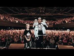 Capital Bra Feat Joni Dir Zu Liebe Youtube Rapper Konzert Songtexte