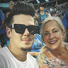 We Love You Mom 💐