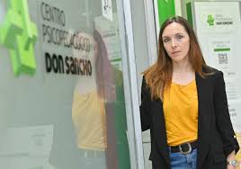 Solo hace falta un móvil para que un menor tenga una máquina expendedora de  porno» | El Norte de Castilla