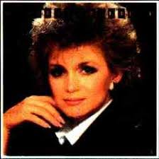 Shelley Ruff's Instagram, Twitter & Facebook