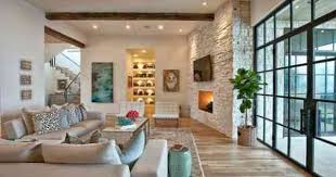 Poutres Apparentes Et Interieur Avec Deco Cosy Deco Maison Maisons De Style Espagnol Decoration Maison