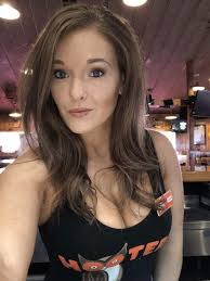 Come see Sara and all the Hooters...
