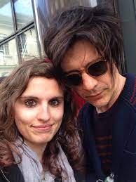 Dans sa vie privée c'est un homme au grand coeur qui est très proche de sa fille théa. Rencontre Avec Nicola Sirkis Le 23 05 14 A Paris Parades City Black
