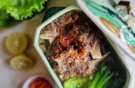 Sedangkan rasa gurihnya didapat dari air kaldu bekas rebusan daging. 5 Bumbu Sop Daging Sapi Paling Mudah Dibuat Rasa Gurih Dan Lezat