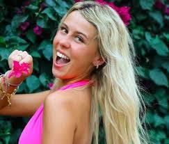 Maria Caswell's Instagram, Twitter & Facebook