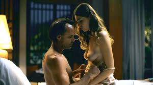 Aimée-Lou Wood topless in the new episode of The White Lotus (s3e2) -