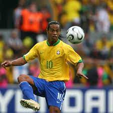 (he inherited the ronaldinho name when o fenomeno outlasted ronaldo guiaro, by the way). Brasiliens Altstar Ronaldinho Beendet Fussball Karriere Fussball
