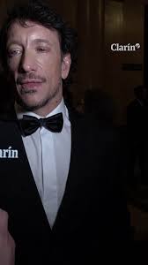 La presidenta de Croacia Kolinda Grabar-Kitarovic festejó el triunfo como  una hincha más. Y tras el triunfo, terminó a los abrazos, saltando y  cantando con los jugadores en el vestuario.👏